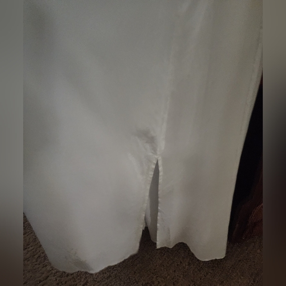 Elegant NWT Beautiful bright white maxi dress w/ v neck. Intricate soft crochet. - Picture 6 of 8